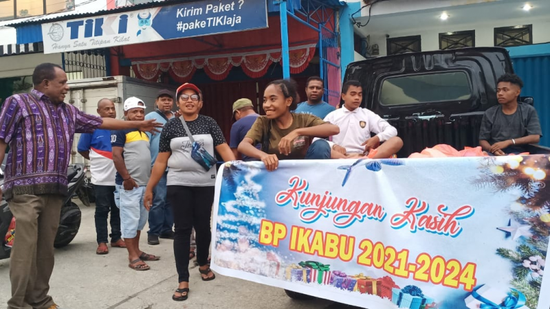 IKABU Kunjungan Kasih, Salurkan Sembako Kepada Masyarakat Biak Utara di Jayapura