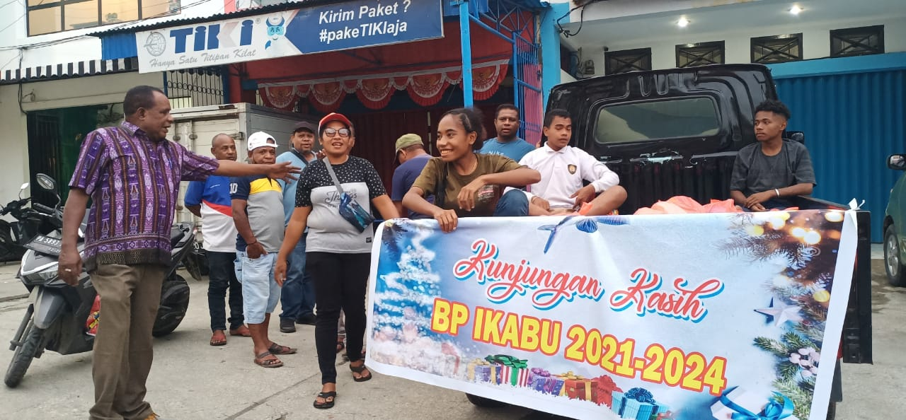 IKABU Kunjungan Kasih, Salurkan Sembako Kepada Masyarakat Biak Utara di Jayapura