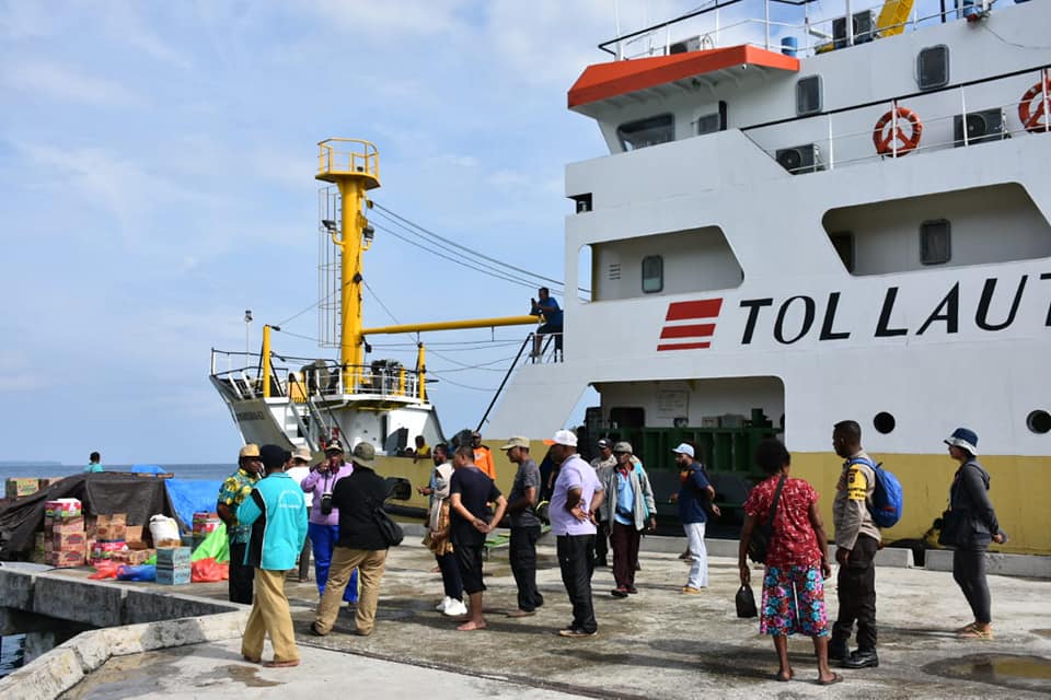 Giliran Logistik ke Wilayah Kepulauan Aimando Didistribusi