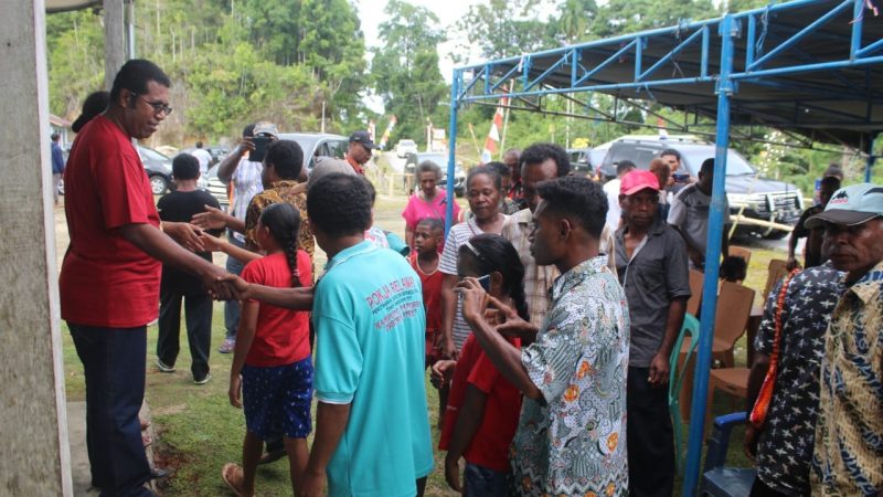 Natal Kedua, Bupati Kunjungi Masyarakat di Rumbin dan Mamarbo