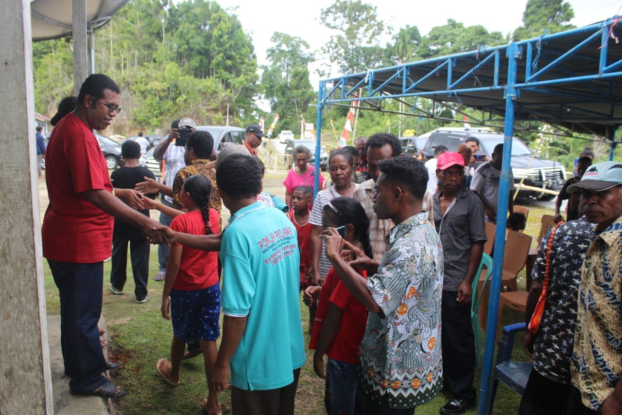 Natal Kedua, Bupati Kunjungi Masyarakat di Rumbin dan Mamarbo