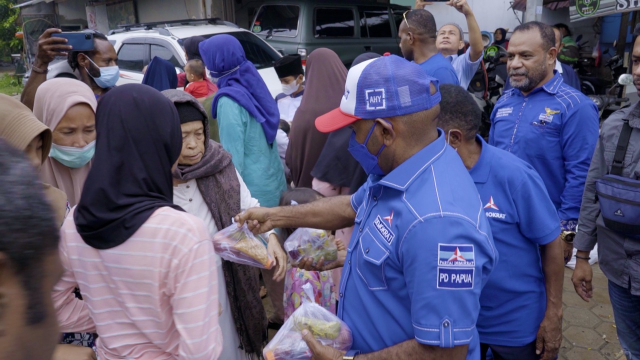 Calon Ketua Demokrat Papua RHP Berbagi Kasih dengan Bagi Takjil dan Santuni Anak Yatim di Cikeas