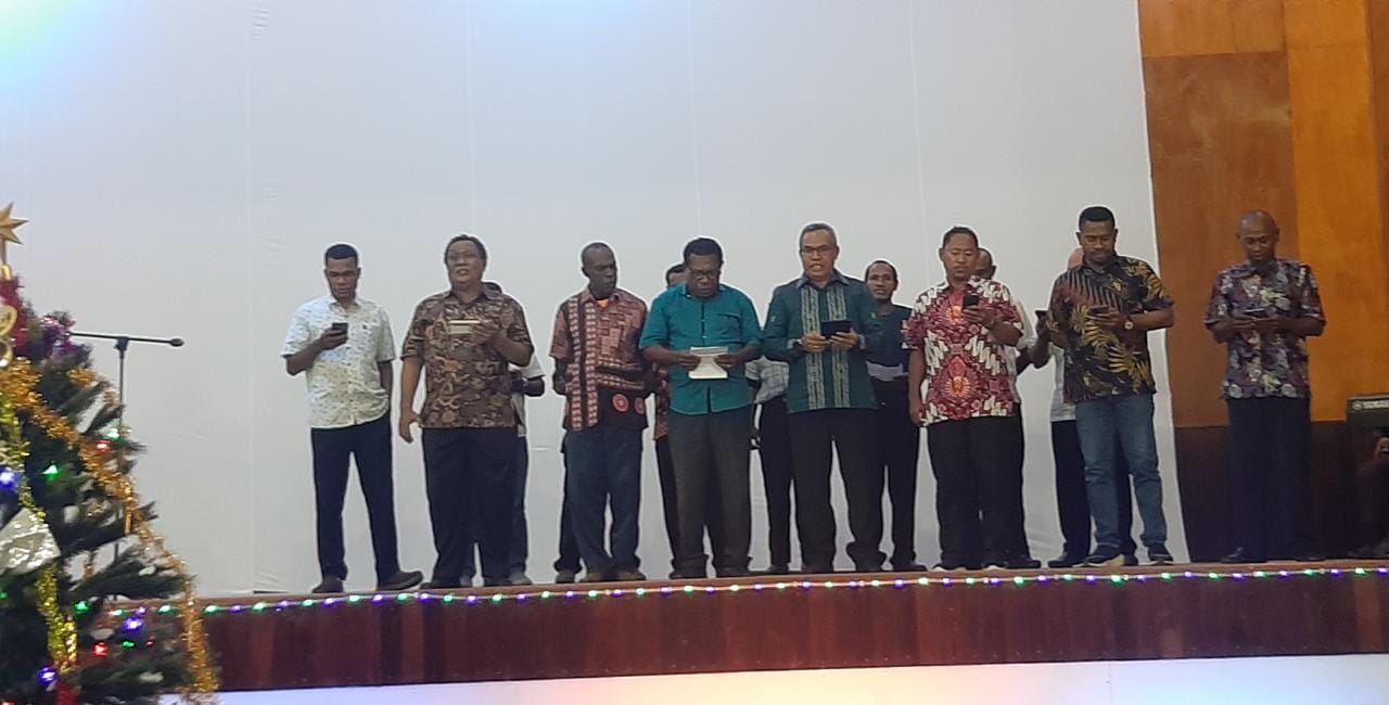 Hadiri Natal bersama warga Yapen timur, Bupati Yapen berpesan hindari Amarah dan Persilisihan karena natal membawa Damai