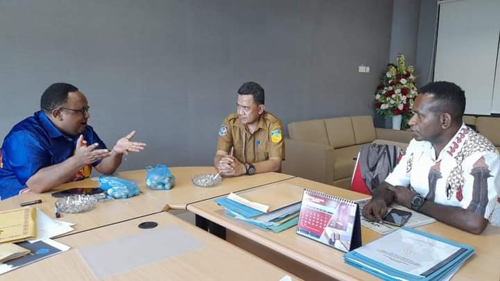 Ketua Kelompok Khusus DPRP  Bangga Putra Papua mulai urus Izin Pertambangan Rakyat.