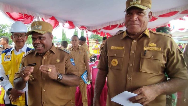 Bupati Hermus Indou serahkan 4 Program Infrastruktur agar Gubernur Papua Barat Lobi ke Kementerian PUPR