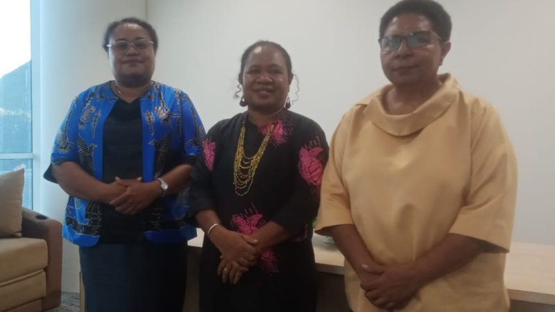 3 Anggota MRP Pokja Perempuan asal Biak mintah Pangdam XVII Cenderawasih terbuka ke Publik terkait Proses hukum Oknum Penembak Juru Parkir di entrop