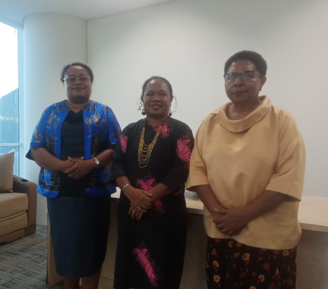 3 Anggota MRP Pokja Perempuan asal Biak mintah Pangdam XVII Cenderawasih terbuka ke Publik terkait Proses hukum Oknum Penembak Juru Parkir di entrop