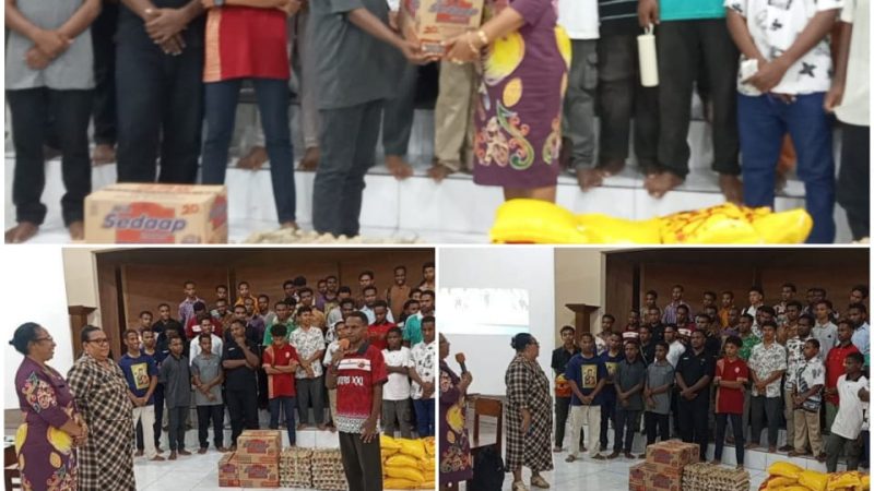 Lakukan kunjungan ke-SMAK Seminari St Fransiskus Asisi Waena 103 Siswa bersama Pastor doakan Mama Sekwan dan Waket I DPR Papua