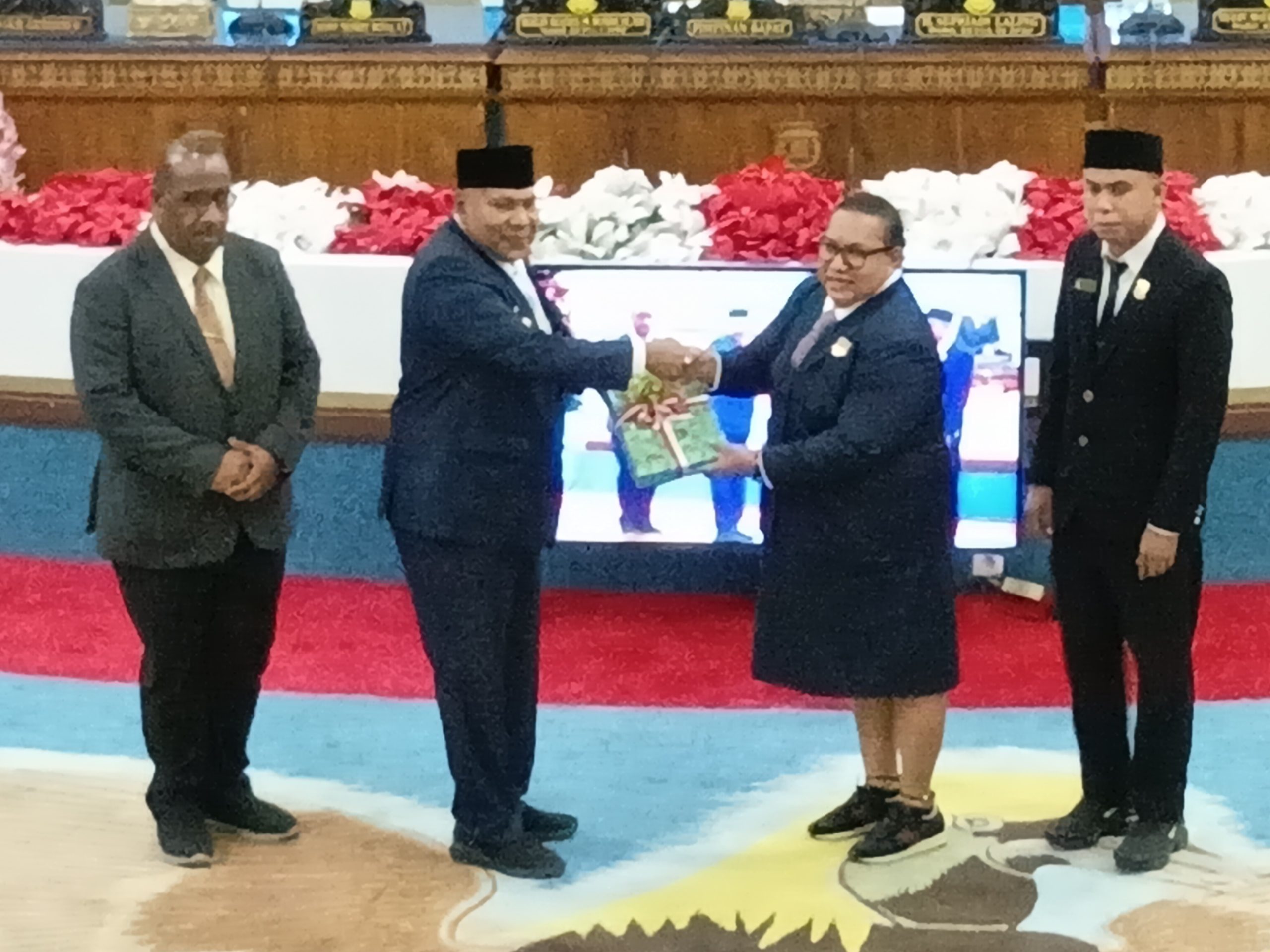 7 Raperdasus dan Raperdasi di tetapkan DPRP menjadi Perdasus dan Perdasi