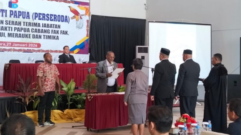 Mewakili Dirut utama PT.Irian Bakti Kris Fonataba lantik tiga Kepala cabang yang di roling