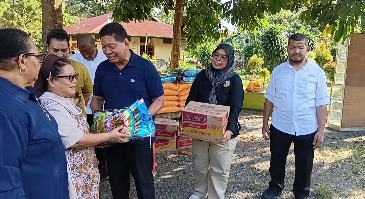 Anggota DPR RI Tonny Tesar di serbu Aspirasi Mahasiswa Yapen-Waropen diminta perjuangkan Pemekaran Provinsi Papua Utara