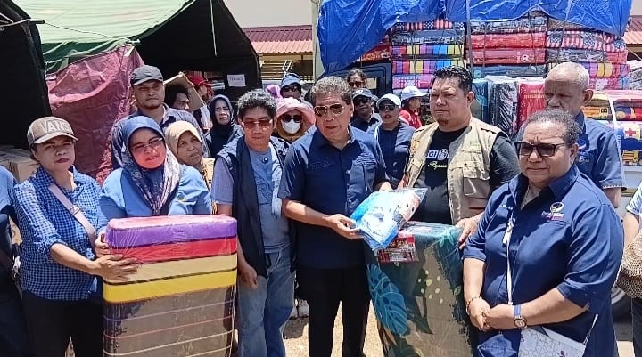 DPW NasDem Papua Salurkan 200 Paket Bantuan ke Korban Kebakaran Mandala Dok V Jayapura