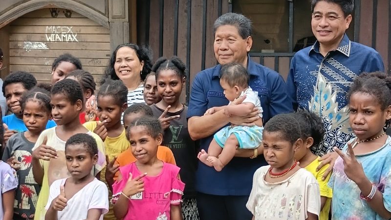 Tonny Tesar Kunjungi Panti Asuhan di Sentani, Berbagi Kasih dengan Anak-anak Korban Konflik