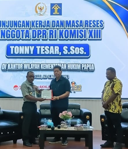 Reses diKanwil Kemenkum Papua Anggota DPR RI Tonny Tesar Dorong Perdasus Masyarakat Adat dan Perlindungan Perempuan Adat